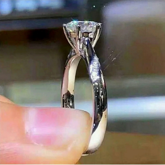 New Classic Wedding/Engagement Ring - Picture 12 of 12